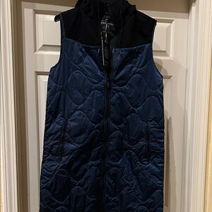 Abrand Quilted Black and Navy Vest with Hood Bernardo Medium